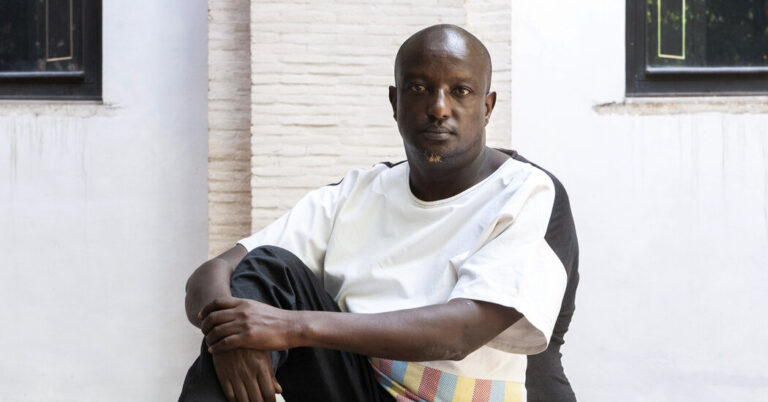 « Comment écrire sur l’Afrique : les œuvres rassemblées » montrent l’héritage de Binyavanga Wainaina