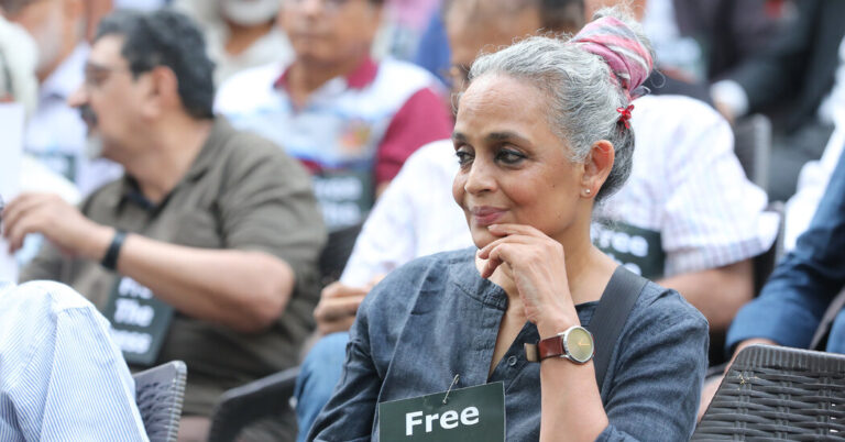 L’Inde accuse le romancier Arundhati Roy pour un discours prononcé en 2010