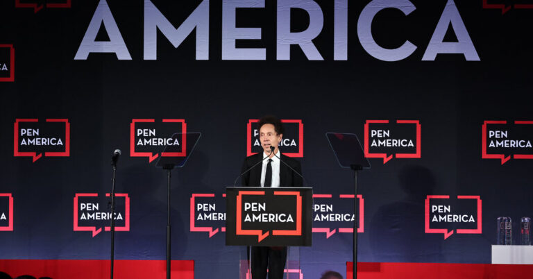 Le gala littéraire de PEN America se poursuit après une saison de protestation