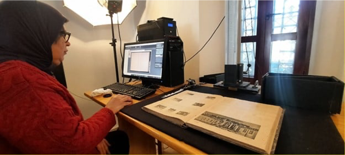 Processus de numérisation, publié sur la page Facebook de la bibliothèque de Khalidi 14 janvier 2022.