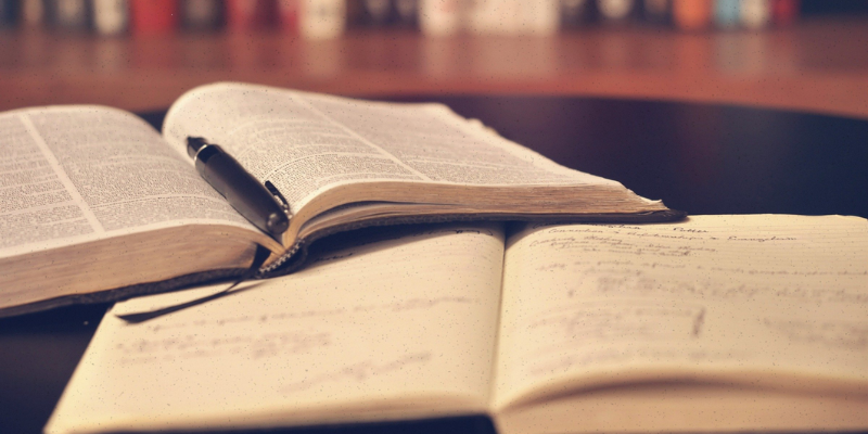 Un voyage inter-genres : comment la traduction a amélioré mon premier roman