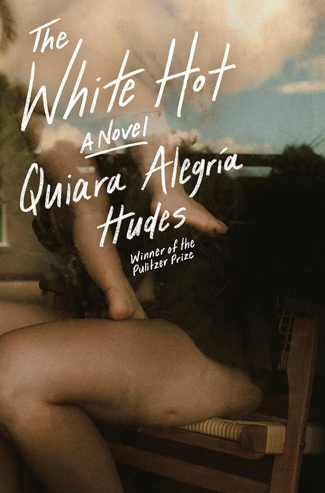 Quiara Alegría Hudes, <a class="external" href="https://bookshop.org/a/132/9780593732335" target="_blank" rel="noopener"><em>Le Chaud Blanc</em></a> ; conception de la couverture par Rodrigo Corral et Adriana Tonello (One World, 11 novembre)&rsquo; width= »660&Prime; height= »1000&Prime;> Quiara Alegría Hudes, <em>Le Blanc Chaud</em>; conception de la couverture par Rodrigo Corral et Adriana Tonello (One World, 11 novembre)</span></p>
<p>Étrange, éthéré et évocateur.</p>
<p><span class="caption"><img decoding="async" loading="lazy" data-attachment-id="256055" data-permalink="https://lithub.com/lit-hubs-most-anticipated-books-of-2025-part-two/cover662164-large/" data-orig-file="https://www.24heuresdulivre.fr/wp-content/uploads/2025/11/Jen-Percy-sur-les-possibilites-subversives-de-la-structure.png" data-orig-size="536,810" data-comments-opened="1" data-image-meta=