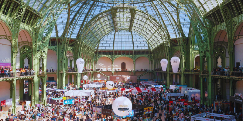 Grâce à un groupe de libraires, Amazon se retire du Salon du livre de Paris.