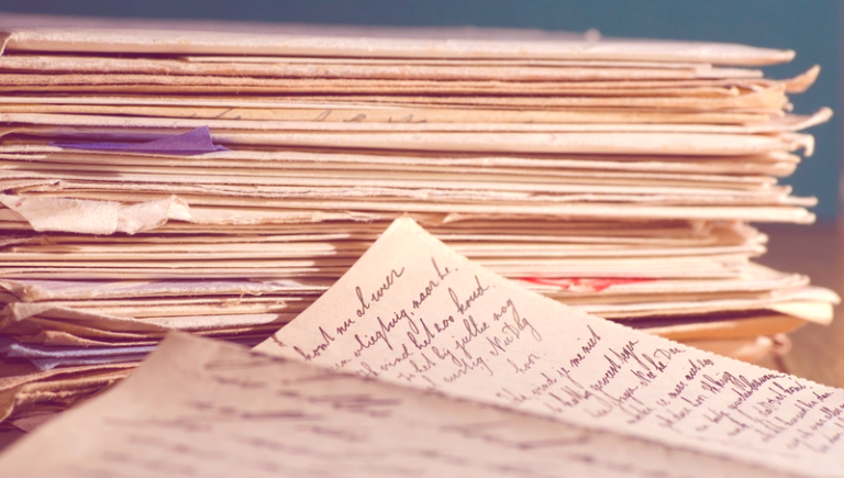 Les histoires que nos mères nous ont (jamais) racontées : Alice Martin écrit sur les archives familiales
