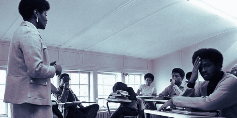 Comment les départements d'études noires sont démantelés dans les collèges américains.
