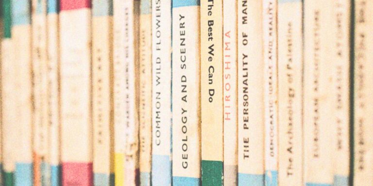 Livre broché ou livre relié : quel est le meilleur pour les lecteurs (et pour les écrivains) ?
