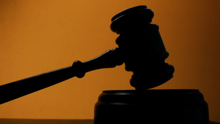 Entre verdict et voix, du juge à l'écrivain
