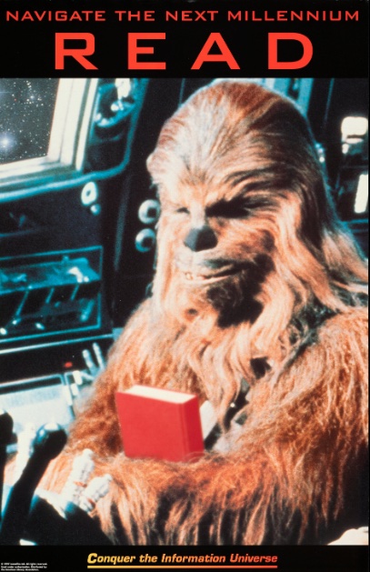 Chewbacca tenant un livre