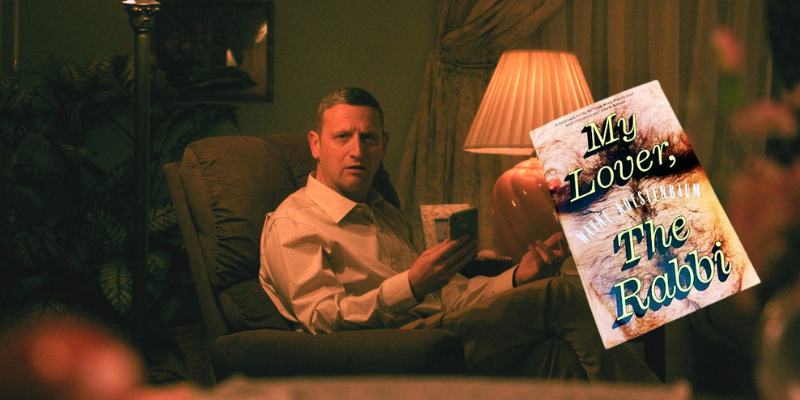 Tim Robinson dans le fauteuil de Friendship, My Lover the Rabbi