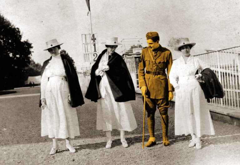Cette semaine dans l'histoire littéraire : Ernest Hemingway est blessé sur le front italien
