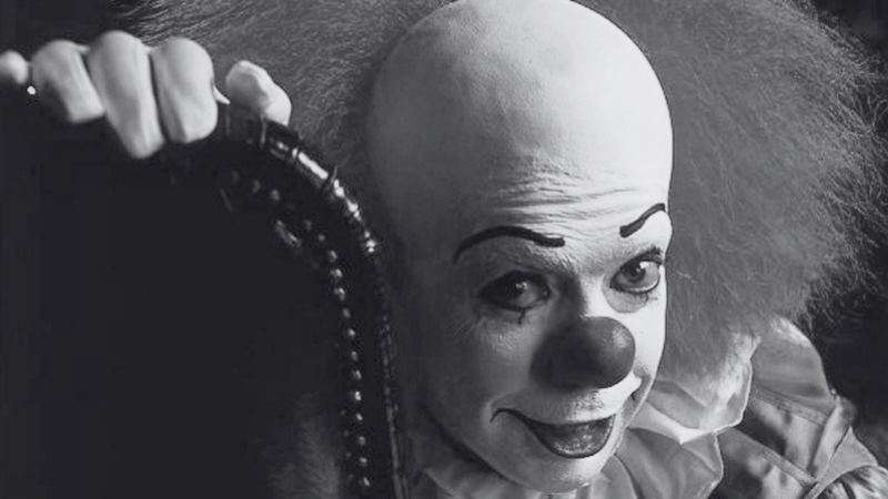 Une ode à la terreur joyeuse de Pennywise de Tim Curry