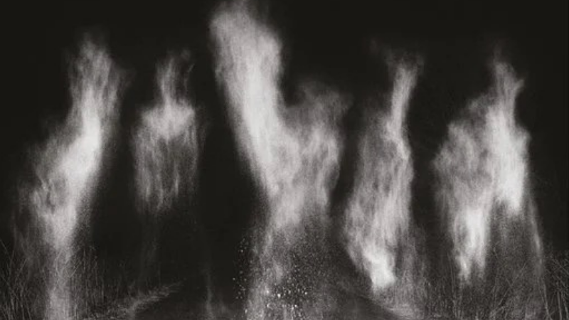 Vaisseaux mères, miroirs hantés et héritages : sorties de poésie de septembre