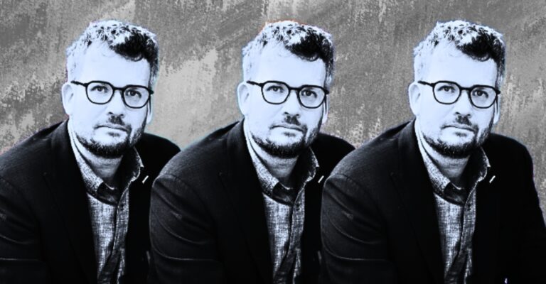 John Green se donne la permission de sucer
