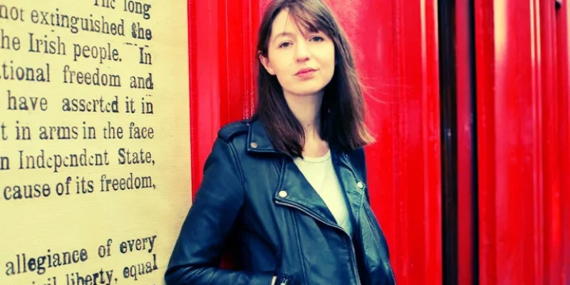 Sous la menace d'arrestation, Sally Rooney ne peut plus vendre ses livres au Royaume-Uni.