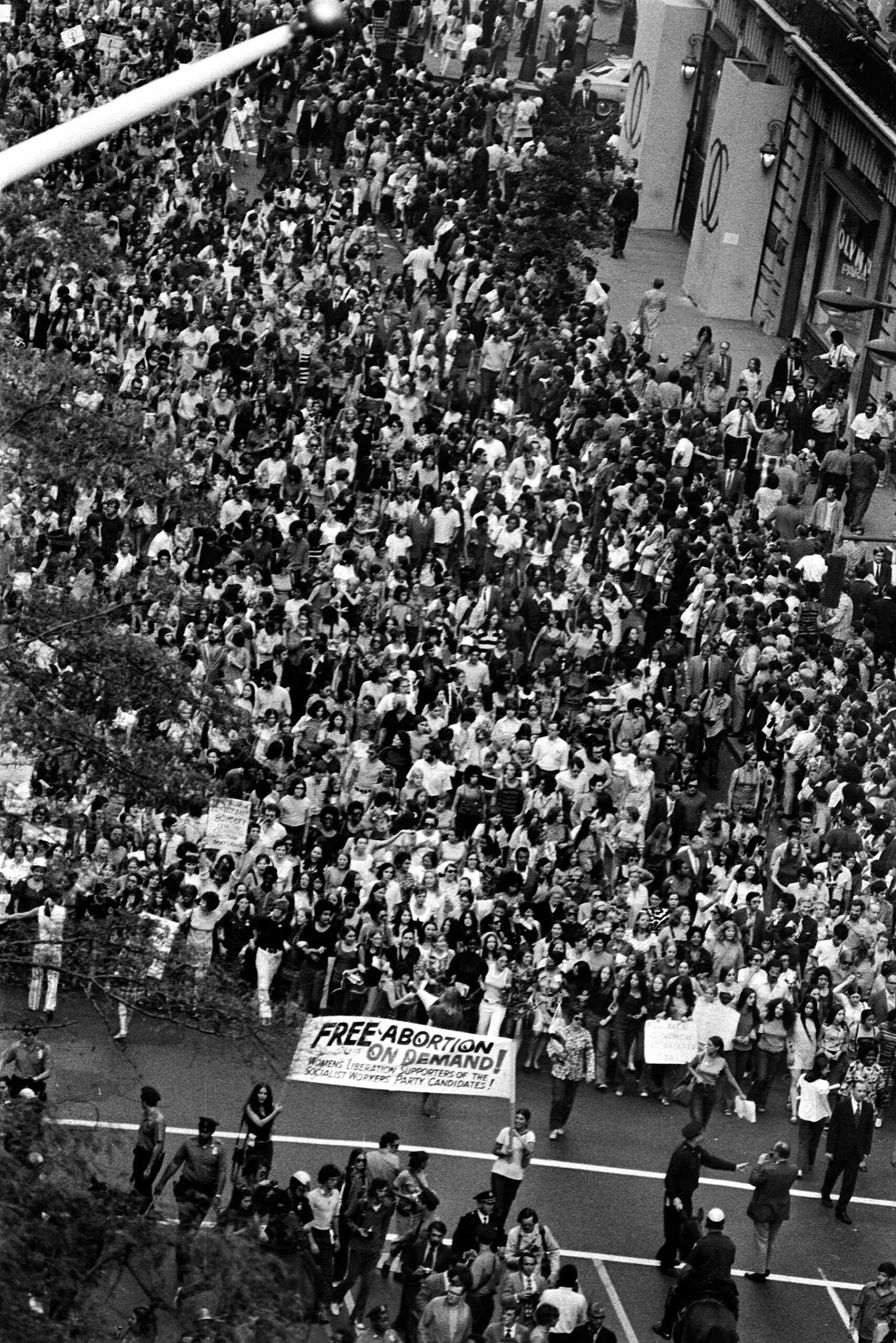 NYC : 1ÈRE JOURNÉE POUR L'ÉGALITÉ DE LA MARCHE DES FEMMES, LES FEMMES EN GRÈVE LE 26 AOÛT 1970