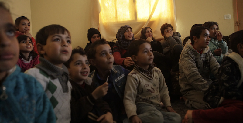 Cinéma au milieu des ruines : Comment deux sœurs ont construit une salle de cinéma pour les enfants de Gaza
