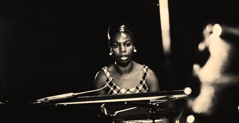 Comment c'était de voir Nina Simone à la porte du village, v. 1961
